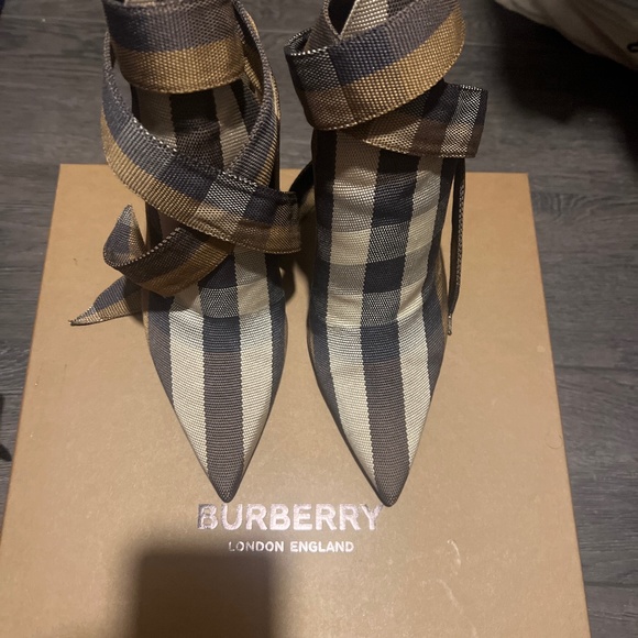 COPY - Burberry Boots - Picture 1 of 6